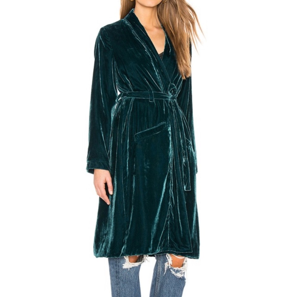 Cupcakes and Cashmere Albany Velvet Duster small